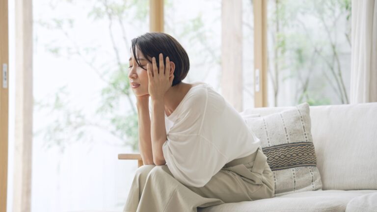 【更年期の始まりは何歳から？】女性が知っておきたい初期症状とチェックリスト