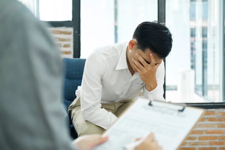 【男性にも更年期がある？】男性更年期の症状と科学的な改善策