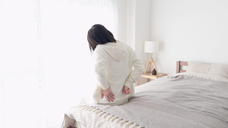坐骨神経痛は放置すると危険？考えられる原因と痛みを和らげるストレッチ・治療法